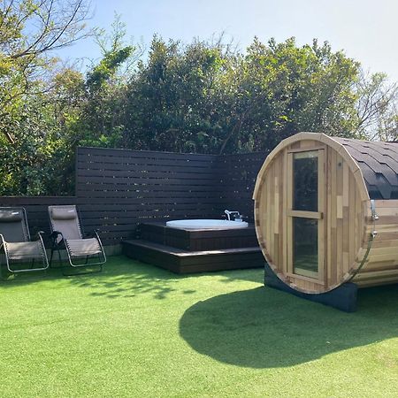 Malibu Ichinomiya: Beachfront Villa with Sauna, Jacuzzi & BBQ Ichinomiya  Exterior photo